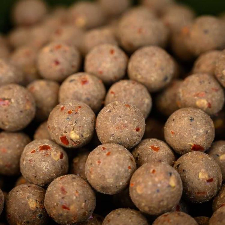 Снимка на Протеинови Топчета DYNAMITE BAITS Big Fish Hot Crab and Krill Boilie  1.8kg