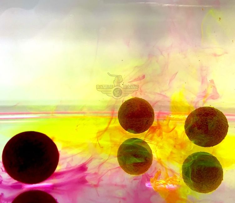 Снимка на Протеинови топчета за стръв BATTLE BAITS Attract Royal Fluo Led