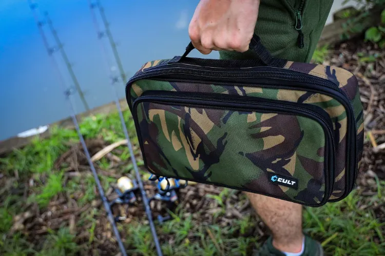 Снимка на Чанта Cult Tackle DPM Bankstick Bag