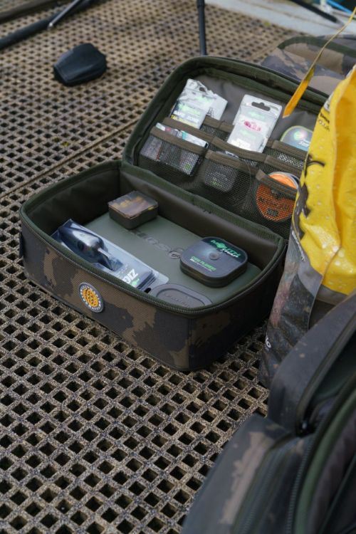 Picture of SOLAR WORLDWIDE TACKLE STATION